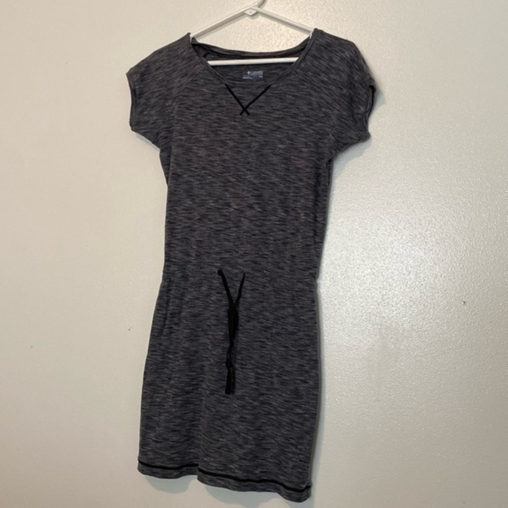 Columbia short sleeve grey  and black tie waist dress medium